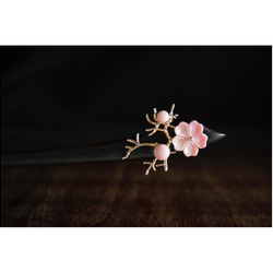 高級シェルクイーンコンク細工桜のかんざし 黒檀　木製　簪　和装髪飾り　ヘアアクセサリー 5枚目の画像