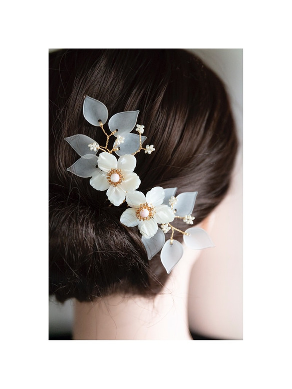 馬蹄螺細工の花とパールのヘアコーム　ヘアアクセサリー　ウェディング　ブライダル 髪飾り　結婚式　 1枚目の画像