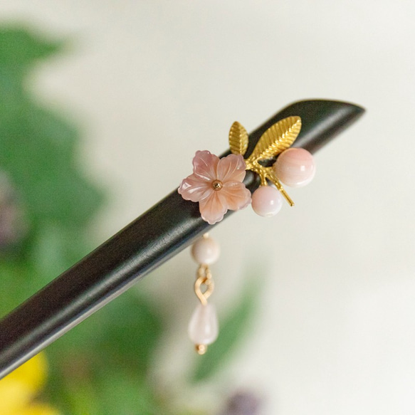 桜かんざし　蝶貝細工＆高級シェルパール　黒檀　木製　簪　つぼみ桜 1枚目の画像