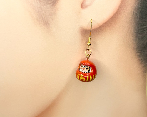はぴ★様order♡ 赤丸イヤリング込み　NO.100 だるまピアス (赤) ピアス（フック・チェーン） エイチブンノアイ 通販