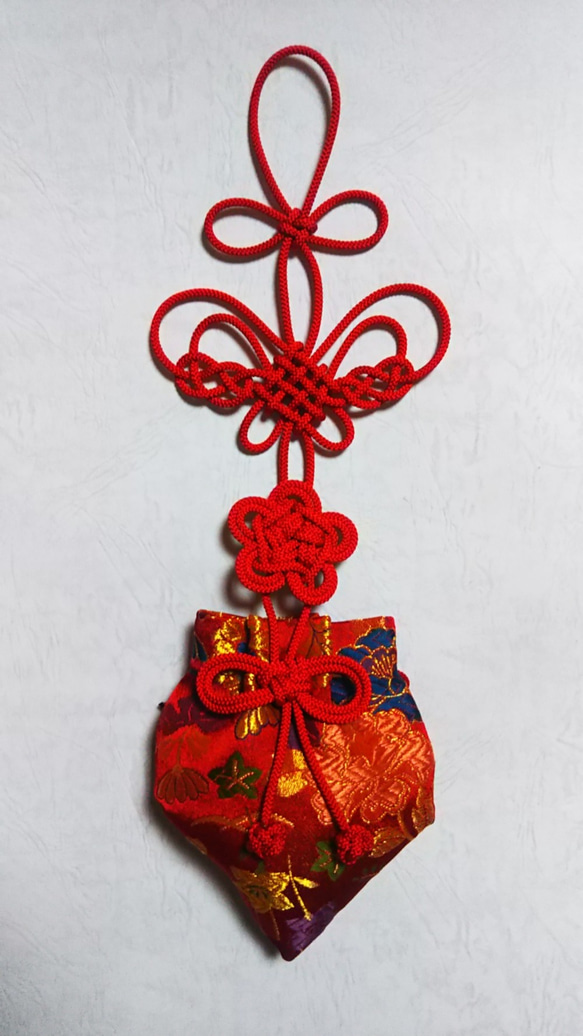 かりろく（掛け香）蝶 赤（wall-hanging incense bag)　 1枚目の画像