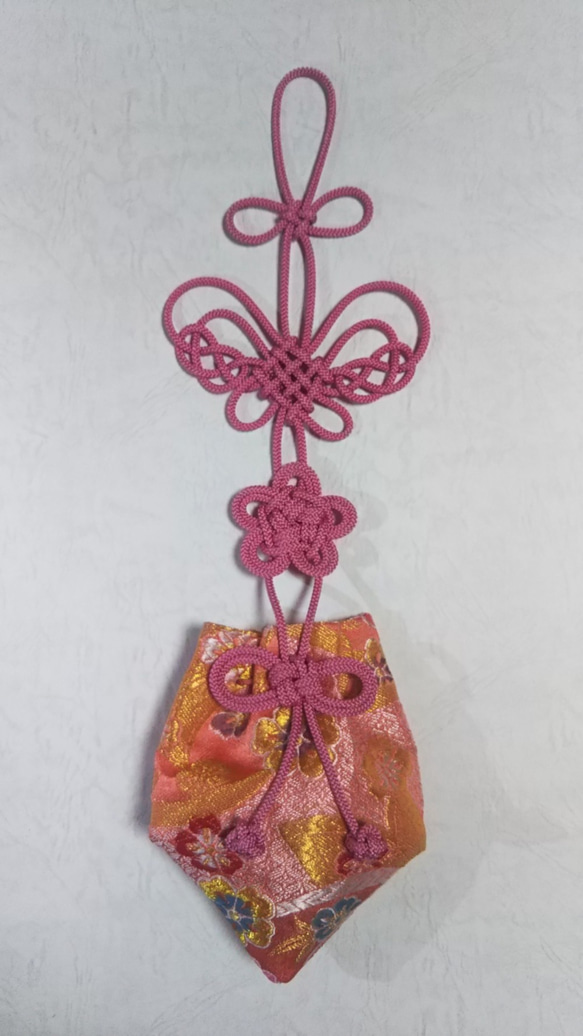 かりろく（掛け香）蝶   ピンク（wall-hanging incense bag)　 1枚目の画像