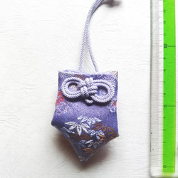 ミニかりろく （携帯用匂い袋）約8㎝  松竹梅柄薄紫    薄紫色（組紐） 1枚目の画像