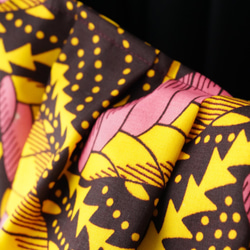 巨大かぼちゃバッグ アフリカ布パーニュ プリーツたくさん 軽量［茶ピンク黄・葉］f250-29 8枚目の画像