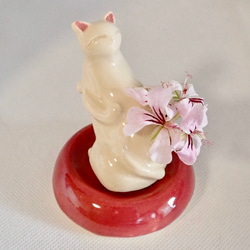 小さなお花のための一輪ざし 猫 陶器 赤 花器 花瓶 白ねこ 一輪挿し