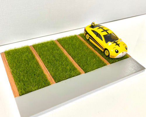 試作品】トミカ 緑化駐車場（4台） 雑貨・その他 mom 通販 8680254
