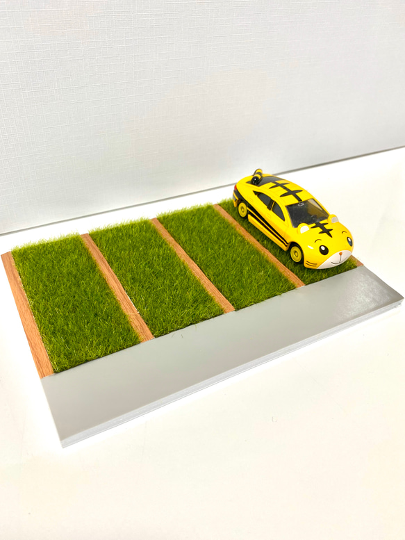 試作品】トミカ 緑化駐車場（4台） 雑貨・その他 mom 通販 8680254