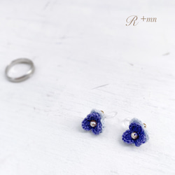 イヤリング/ピアス★刺繍糸の繊細小花　ふわり（7色から選べます） 3枚目の画像