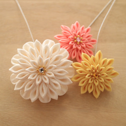 受注】つまみ細工のお花髪飾り-白（ミルキーホワイト）&ピンク&薄黄色