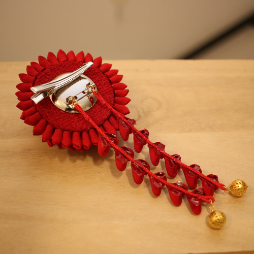 半くす剣つまみのポニーフック つまみ細工髪飾り半くす三つ花