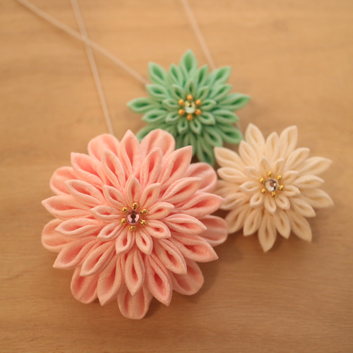 受注】つまみ細工のお花髪飾り-薄いピンク&アップルグリーン＆クリーム 
