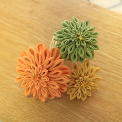 つまみ細工のお花髪飾り-オレンジ1- 1枚目の画像