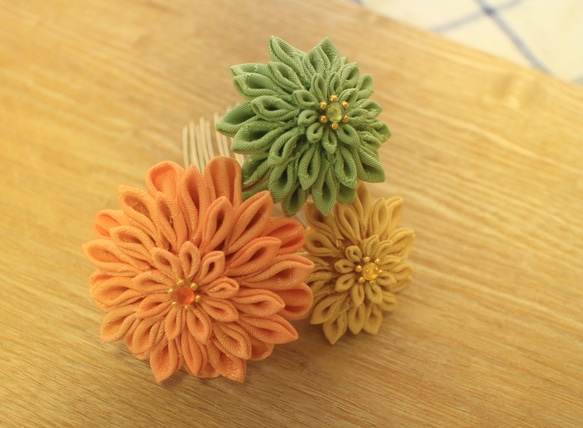 つまみ細工のお花髪飾り-オレンジ1- 2枚目の画像