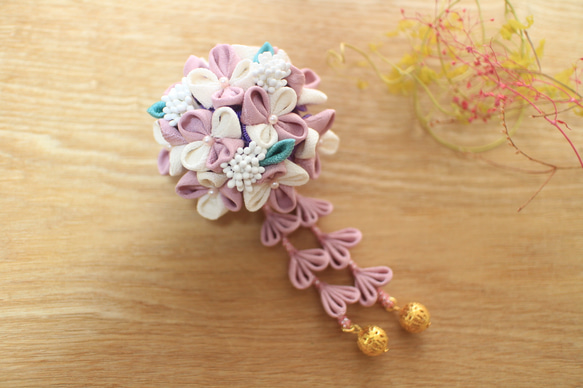 受注】つまみ細工 下がり揺れるあじさい風髪飾り-紫- かんざし yukiの
