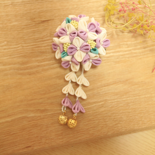 受注】つまみ細工 下がり揺れるあじさい風髪飾り-紫と白- 七五三