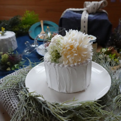 ドーム型花飾り [純白ホワイト]　バースデーケーキやウエディングボードの飾りに 1枚目の画像