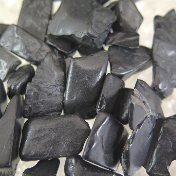 北海道産 ブラックシリカ（黒鉛珪石） 原石 さざれ 100g/ロット