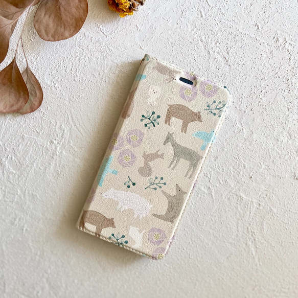 スマホケース手帳型【iPhone】森のともだち-natural 1枚目の画像