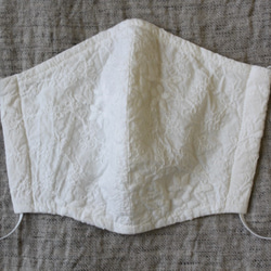 金沢のエンブロイダリーレースの布マスク  日本製（裏地オーガニックコットン使用） 2枚目の画像