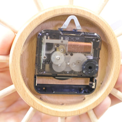 フェルトボールの時計　レッド 3枚目の画像