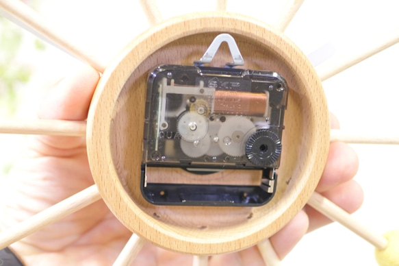 フェルトボールの時計　レッド 3枚目の画像