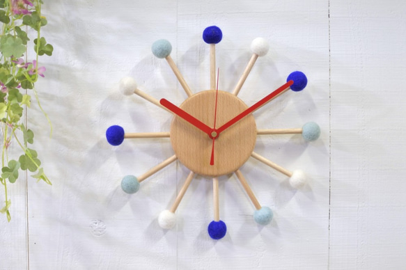 フェルトボールの時計　ブルー 1枚目の画像