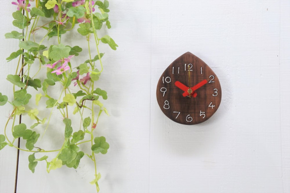 【再販】ドロップの時計　ウォールナット材　小さい時計　壁掛け時計 1枚目の画像