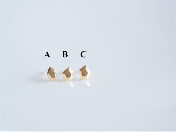 K10YG　lítið fimmtungur pierced earrings：変形五角形ピアス 4枚目の画像