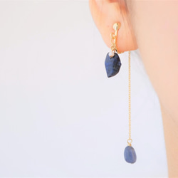 Lapis lazuli×Kyanite× earring：ラピスラズリ×カイヤナイト　イヤリング ピアス 天然石ブルー 1枚目の画像