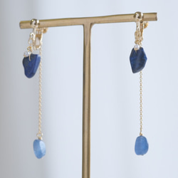 Lapis lazuli×Kyanite× earring：ラピスラズリ×カイヤナイト　イヤリング ピアス 天然石ブルー 8枚目の画像