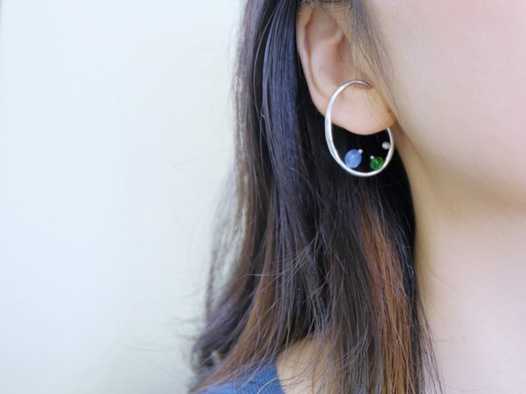 天然石シルバーイヤーカフ  litrík ear cuff：カイヤナイト、クロムダイオプサイド、パール 7枚目の画像