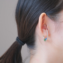 天然石シルバーイヤーカフ  litrík ear cuff：カイヤナイト、クロムダイオプサイド、パール 6枚目の画像