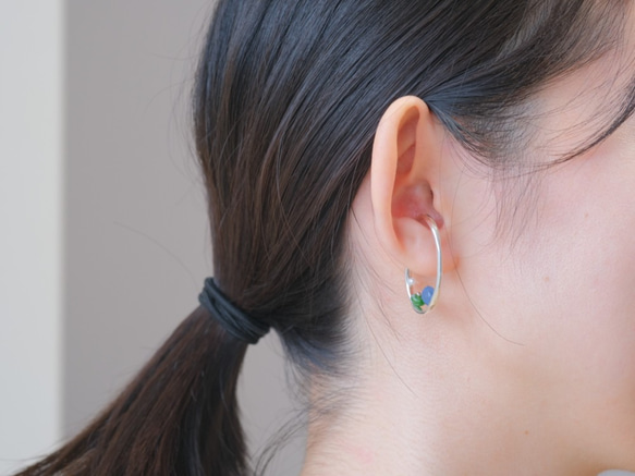 天然石シルバーイヤーカフ  litrík ear cuff：カイヤナイト、クロムダイオプサイド、パール 6枚目の画像