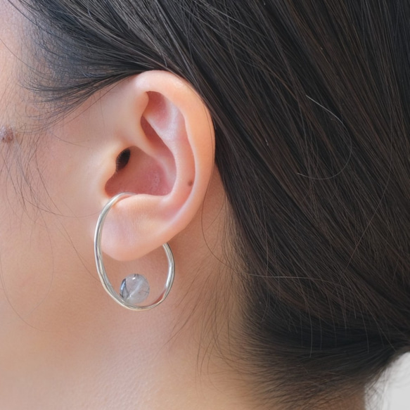 天然石シルバーイヤーカフ  Svart og hvítt ear cuff：トルマリンインクオーツ 2枚目の画像