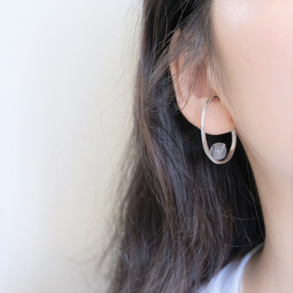 天然石シルバーイヤーカフ  Svart og hvítt ear cuff：トルマリンインクオーツ 5枚目の画像