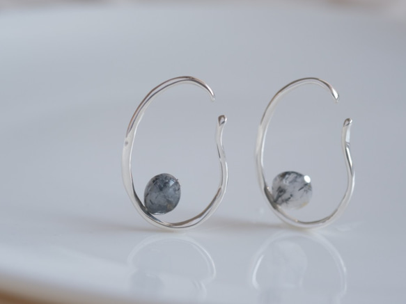 天然石シルバーイヤーカフ  Svart og hvítt ear cuff：トルマリンインクオーツ 12枚目の画像