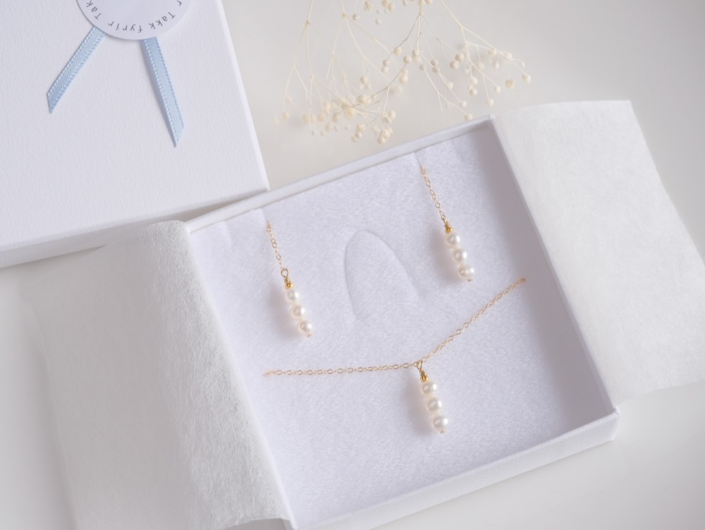 Þreföld perla necklace＆earring set：パールネックレス＆ピアス・イヤリングセット