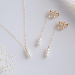 Þreföld perla necklace＆earring set：パールネックレス＆ピアス・イヤリングセット 2枚目の画像