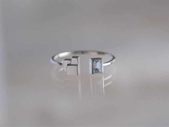 blue topaz geometric ring シルバー925　スカイブルートパーズ　スクエアモチーフ 1枚目の画像