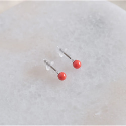 red coral pierce：胡渡珊瑚　一粒ピアス　チタンポスト 4枚目の画像