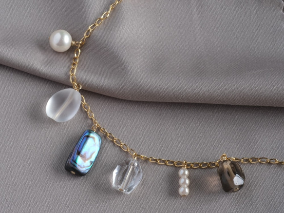 quartz×shell bracelet：アバロンシェル×クオーツ×スモーキークオーツ　チェーンブレスレット 4枚目の画像
