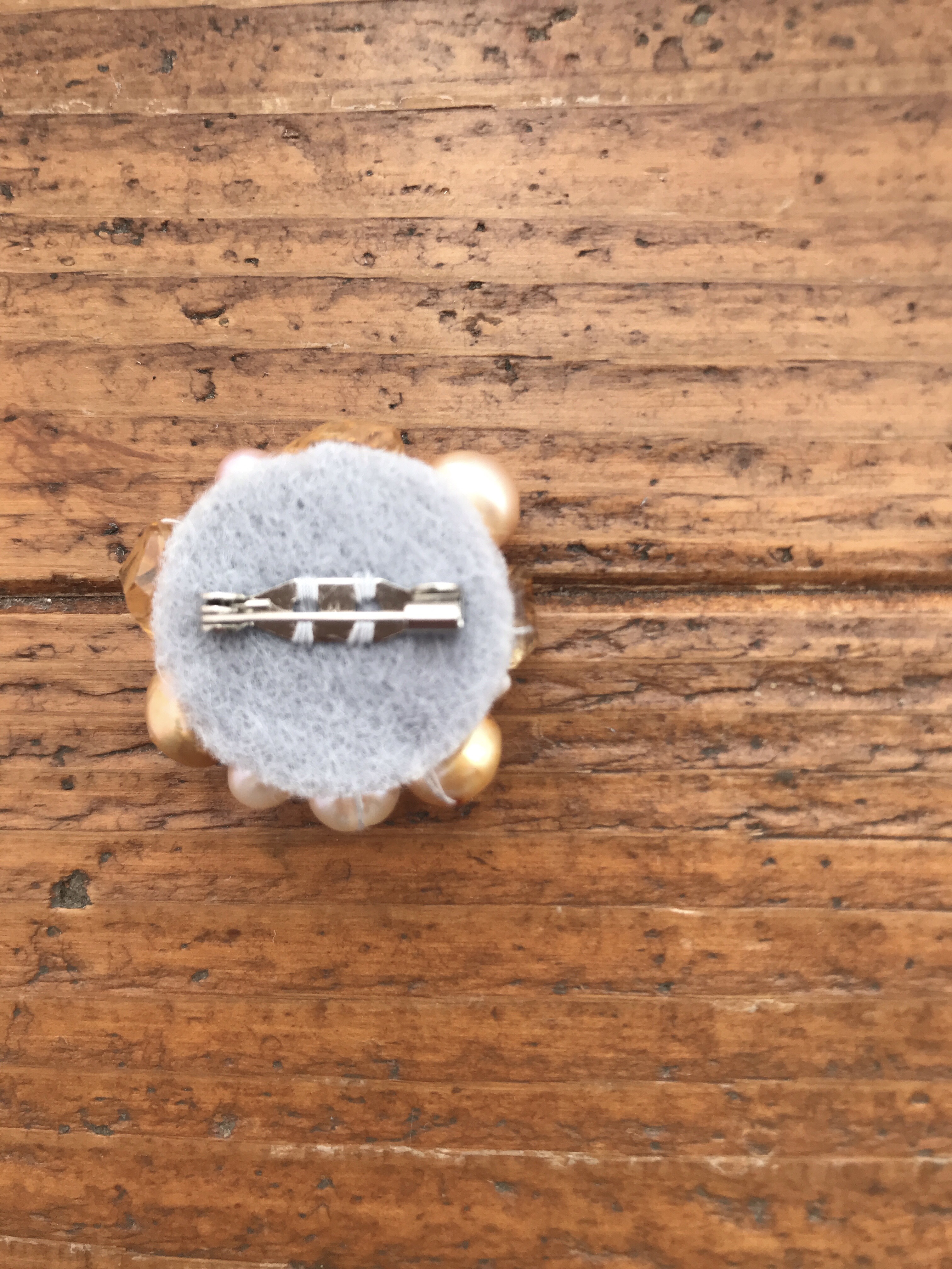 パールと天然石のブローチS