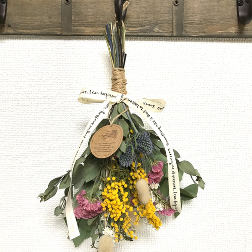 キュートな黄色い瀬戸内ミモザをユーカリと束ねたミモザ　スワッグ  ドライフラワー 1_0906b83f1e66c6e1d409f81fe5b8