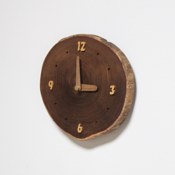 かわいいエンジュの輪切り時計【直径18.5㎝】掛け時計 壁掛け時計 3枚目の画像