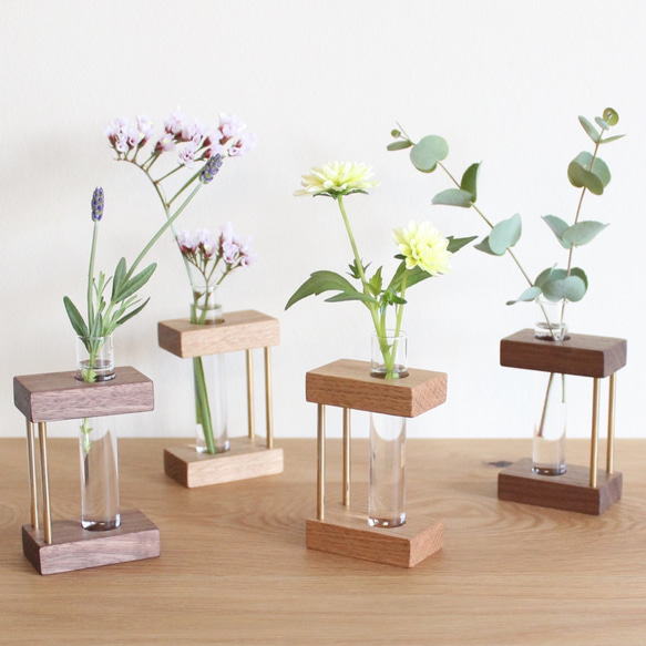 無垢の一輪挿し【ウォールナット×真鍮】一輪挿し おしゃれ かわいい 人気 花瓶 花器 フラワーベース 試験管 1枚目の画像