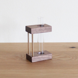 無垢の一輪挿し【ウォールナット×真鍮】一輪挿し おしゃれ かわいい 人気 花瓶 花器 フラワーベース 試験管 3枚目の画像