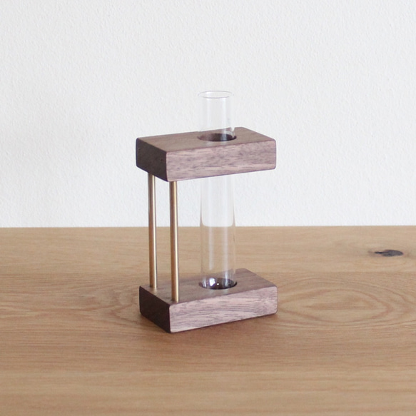 無垢の一輪挿し【ウォールナット×真鍮】一輪挿し おしゃれ かわいい 人気 花瓶 花器 フラワーベース 試験管 3枚目の画像