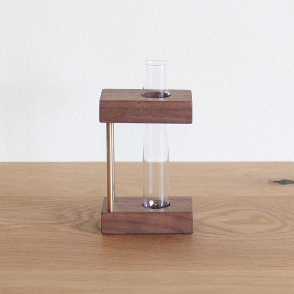 無垢の一輪挿し【ウォールナット×真鍮】一輪挿し おしゃれ かわいい 人気 花瓶 花器 フラワーベース 試験管 4枚目の画像