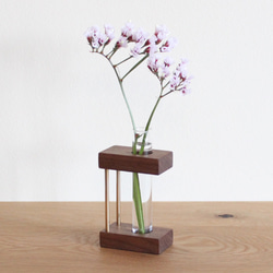 無垢の一輪挿し【ウォールナット×真鍮】一輪挿し おしゃれ かわいい 人気 花瓶 花器 フラワーベース 試験管 5枚目の画像