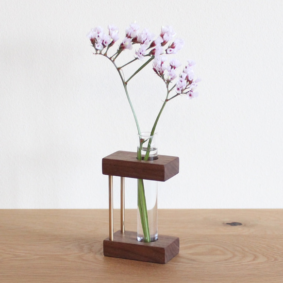 無垢の一輪挿し【ウォールナット×真鍮】一輪挿し おしゃれ かわいい 人気 花瓶 花器 フラワーベース 試験管 5枚目の画像